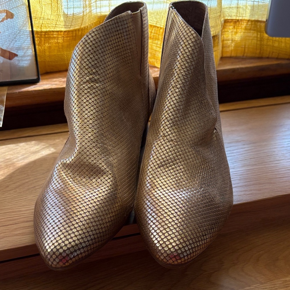 Antelope Shimmering Gold Ankle Booties. NWOT